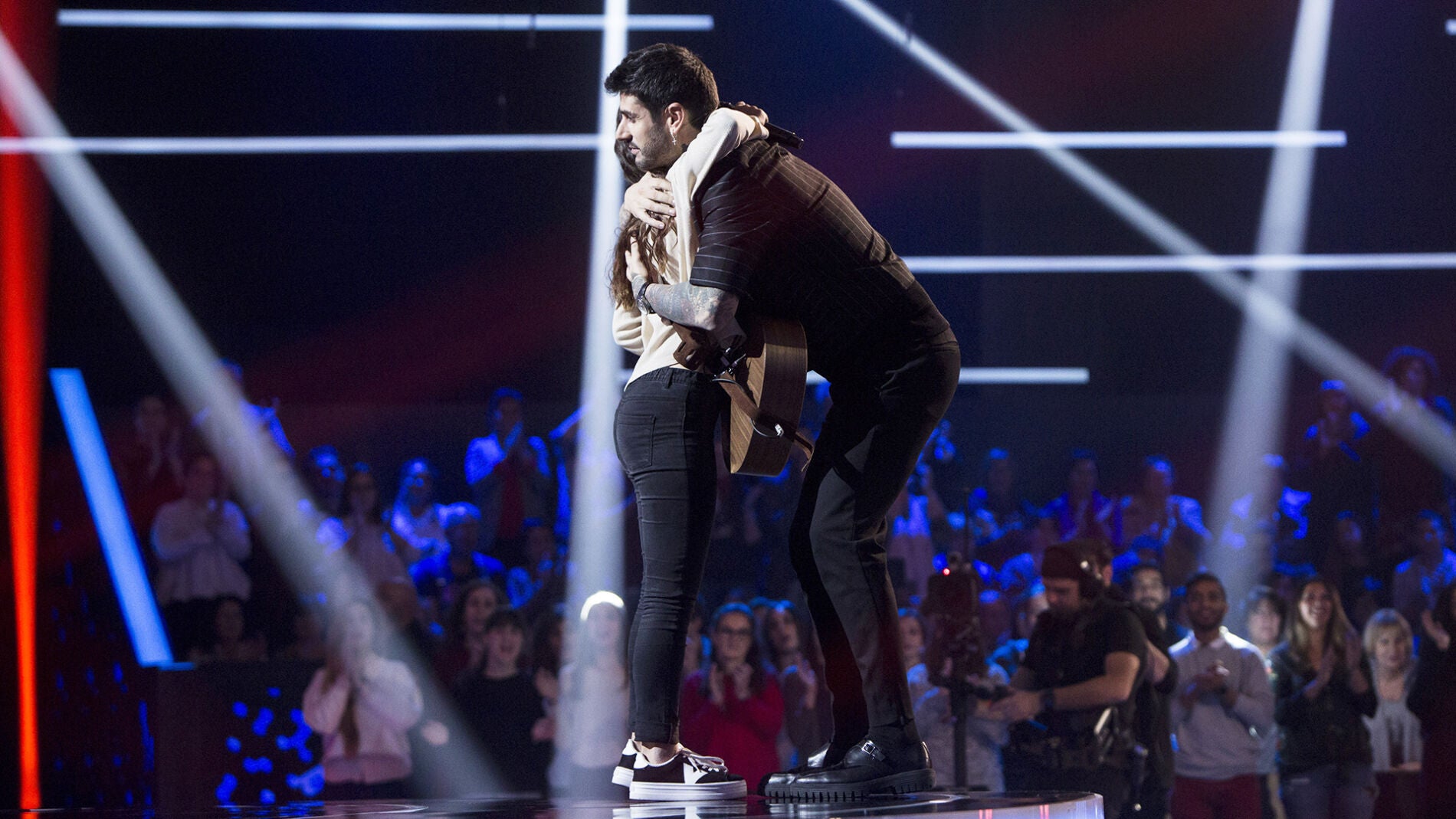 Melendi consigue la dulce voz de Lucie Labays: “Ha hecho una versión sumamente personal y complicada”