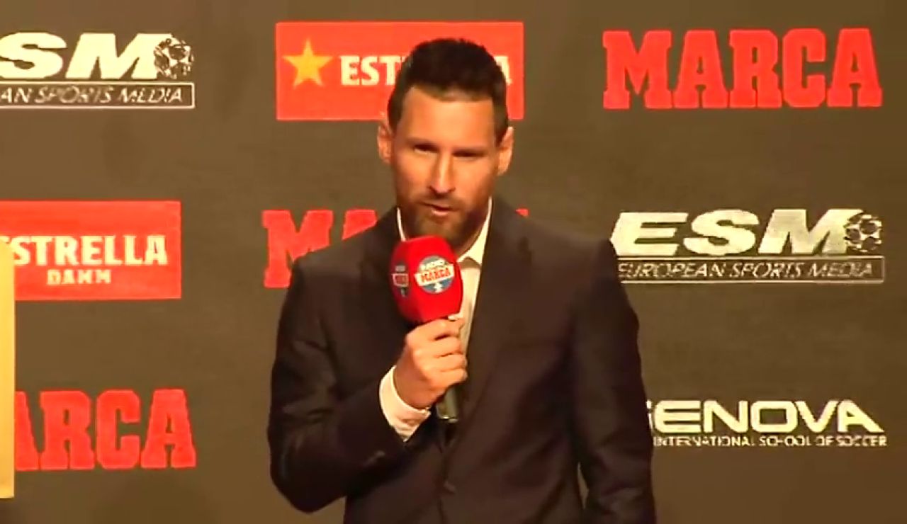 Leo Messi recibe su sexta Bota de Oro: "Sin mis compañeros nunca habría conseguido ni siquiera una" Leo Messi recibe su sexta Bota de Oro: "Sin mis compañeros nunca habría conseguido ni siquiera una"
