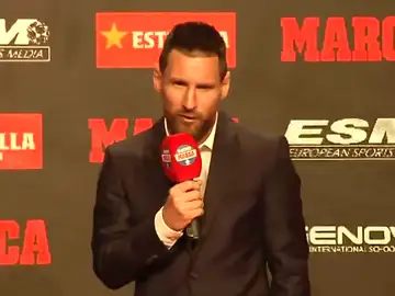 Leo Messi recibe su sexta Bota de Oro: "Sin mis compañeros nunca habría conseguido ni siquiera una" Leo Messi recibe su sexta Bota de Oro: "Sin mis compañeros nunca habría conseguido ni siquiera una"
