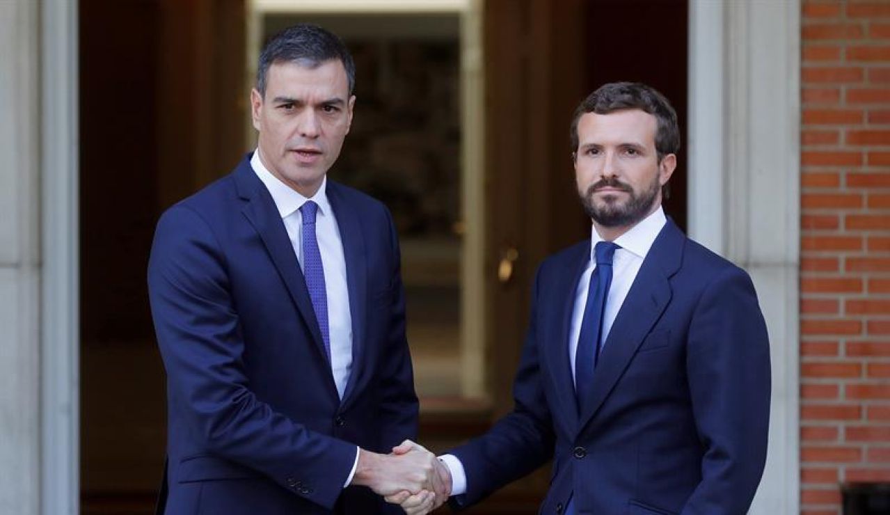 Pedro Sánchez y Pablo Casado se reúnen en Moncloa