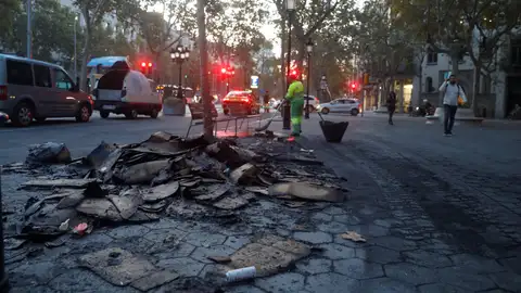 Operarios trabajan en la limpieza del centro de Barcelona Operarios trabajan en la limpieza del centro de Barcelona