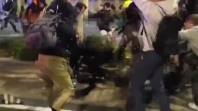 Violentos atacan a un mosso al grito de 