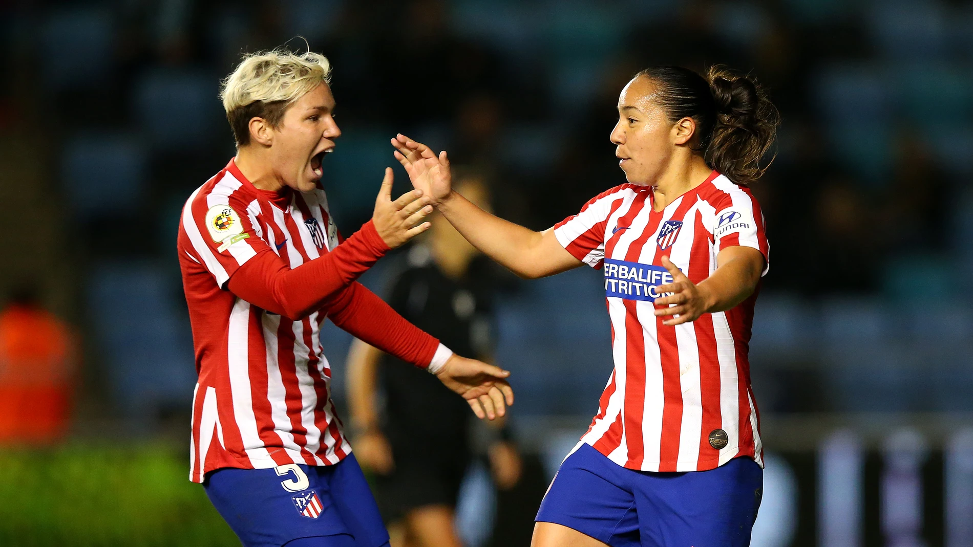 Charlyn Corral celebra su gol ante el Manchester City Charlyn Corral celebra su gol ante el Manchester City