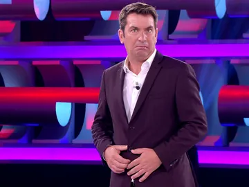 Una concursante de '¡Ahora caigo!' deja a Arturo Valls pasmado y sin palabras Una concursante de '¡Ahora caigo!' deja a Arturo Valls pasmado y sin palabras