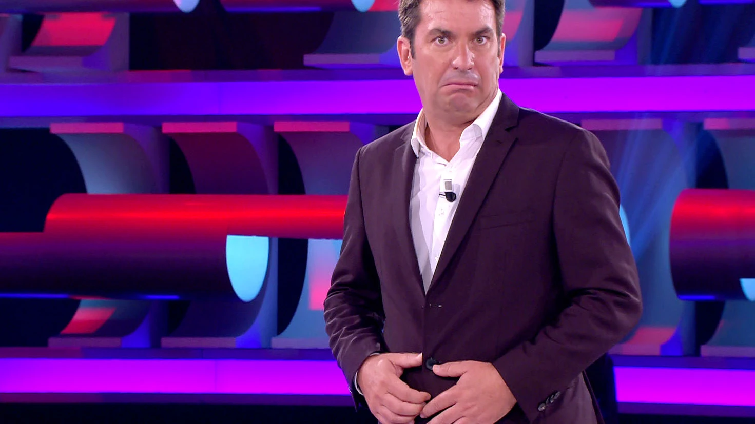 Una concursante de '¡Ahora caigo!' deja a Arturo Valls pasmado y sin palabras Una concursante de '¡Ahora caigo!' deja a Arturo Valls pasmado y sin palabras