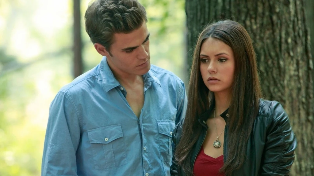 Paul Wesley y Nina Dobrev en 'Crónicas Vampíricas' Paul Wesley y Nina Dobrev en 'Crónicas Vampíricas'