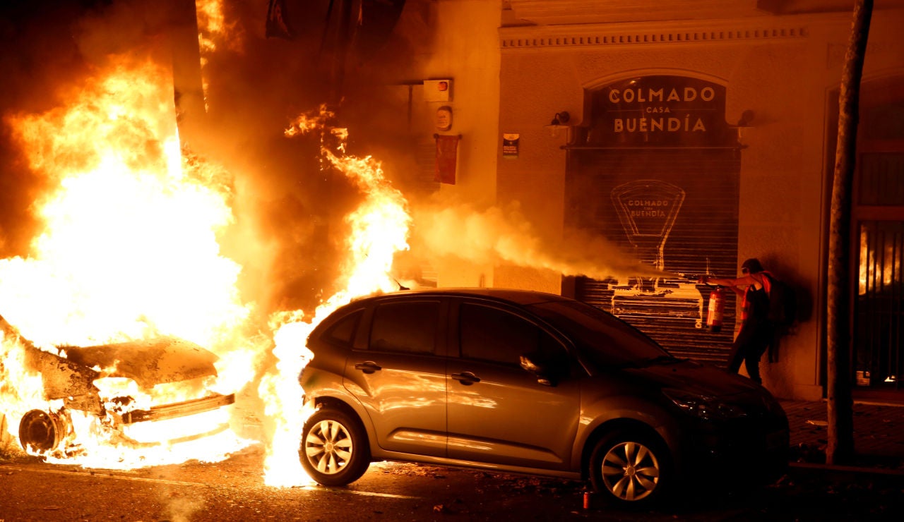 Coches ardiendo en Barcelona Coches ardiendo en Barcelona