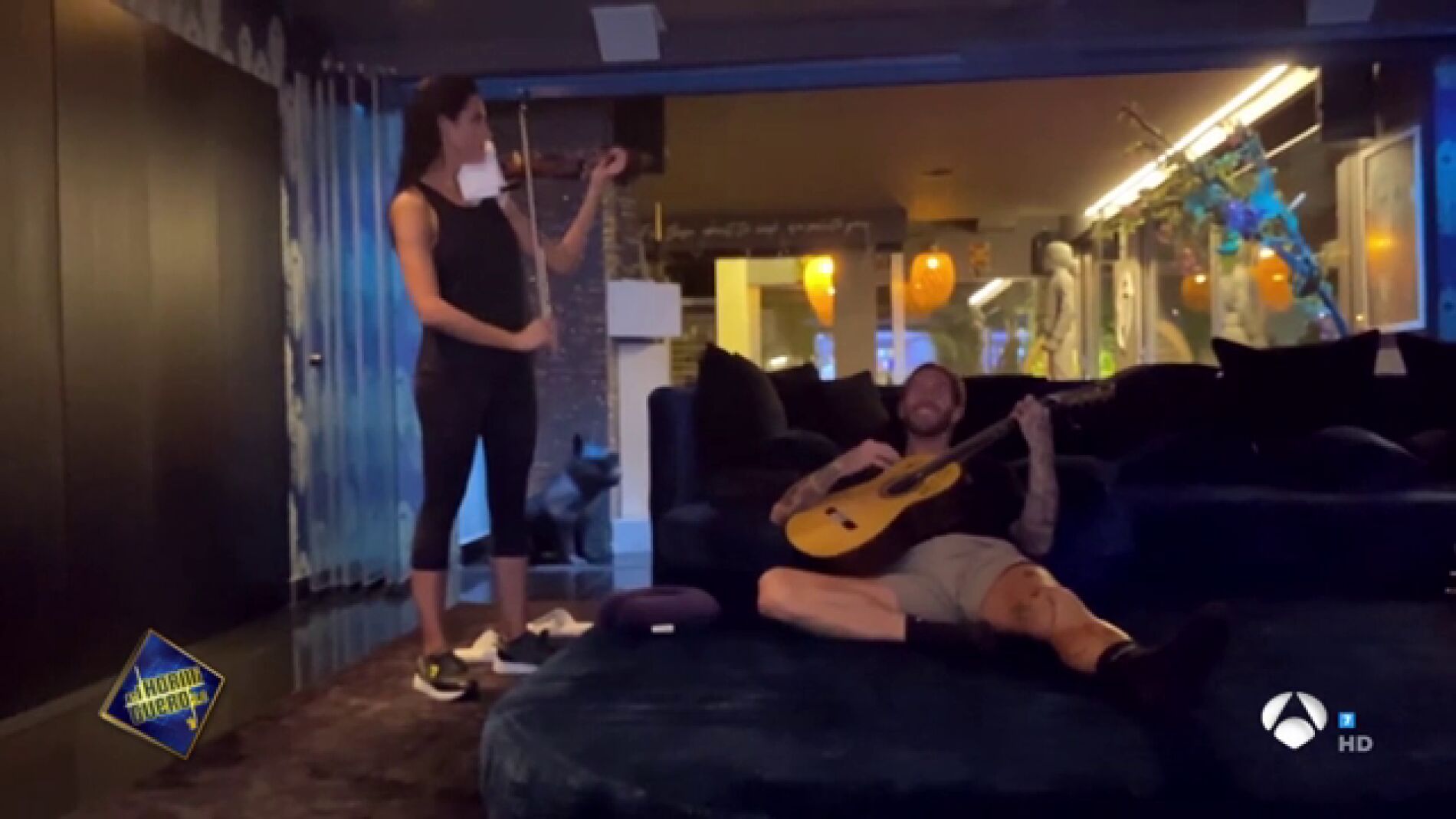 Los divertidos ensayos de viol&Atilde;&shy;n de Pilar Rubio con Sergio Ramos a la guitarra