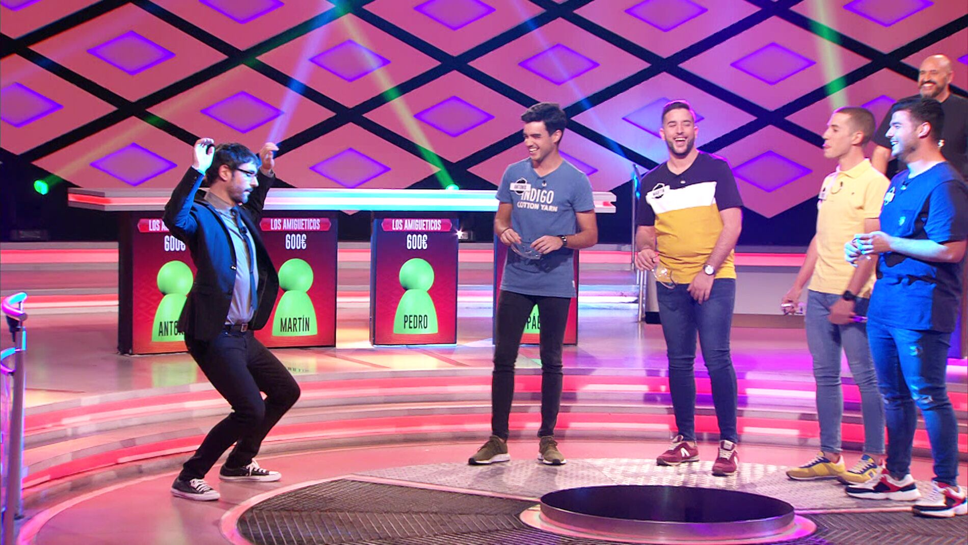 Juanra Bonet desata la locura en el plat&oacute; de '&iexcl;Boom!' con un sensual baile