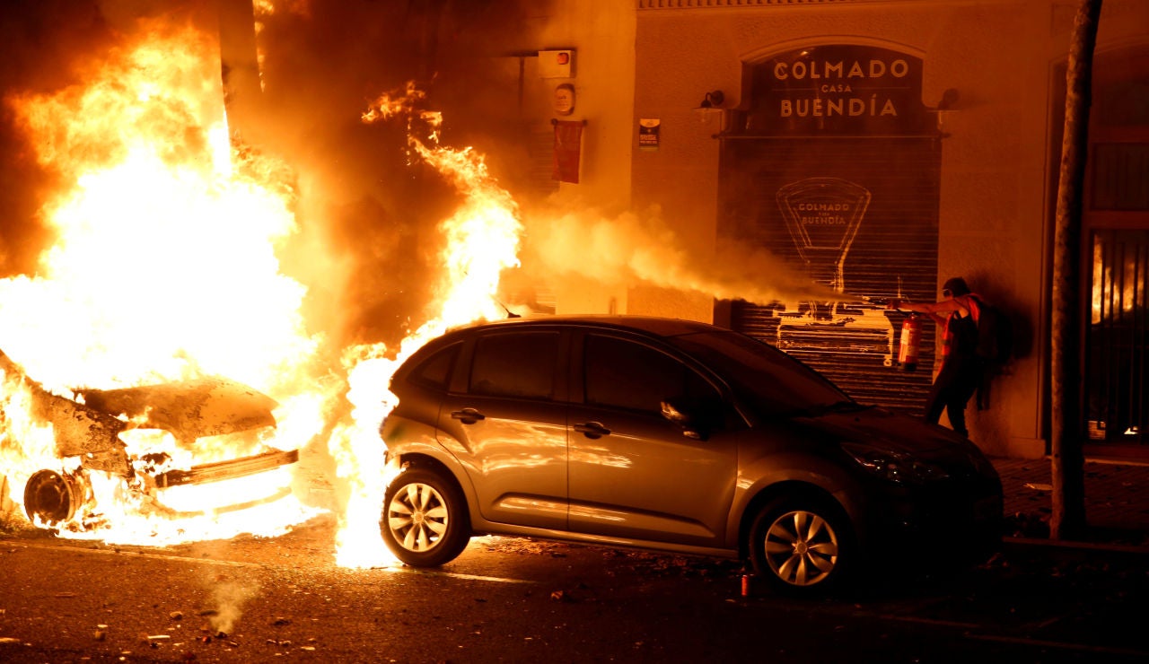 Coches ardiendo Coches ardiendo