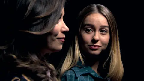 Luisita y Amelia se dicen adiós soñando un futuro juntas Luisita y Amelia se dicen adiós soñando un futuro juntas