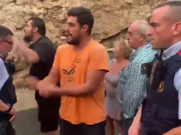 El vídeo del enfado de los conductores con los mossos por los cortes de tráfico: " A mi me quitas las llaves y a ellos no" El vídeo del enfado de los conductores con los mossos por los cortes de tráfico: " A mi me quitas las llaves y a ellos no"