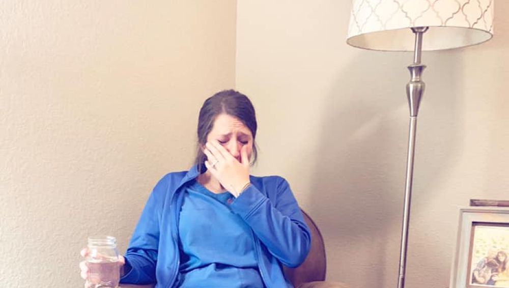 La enfermera llorando