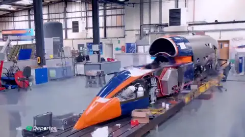 El Bloodhound, el vehículo que opta a ser el más rápido de la historia superando los 1.600 kilómetros por hora El Bloodhound, el vehículo que opta a ser el más rápido de la historia superando los 1.600 kilómetros por hora