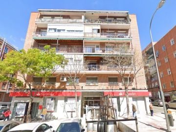 Edificio donde ha aparecido el cadáver momificado de una mujer