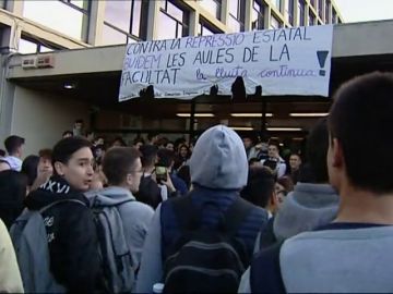 La universidad de Girona permite a los alumnos que se movilicen acudir solo a un examen final
