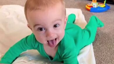 Buscan financiación para tratar a Michael, el bebé de diez meses que ha despertado tras siete meses en coma