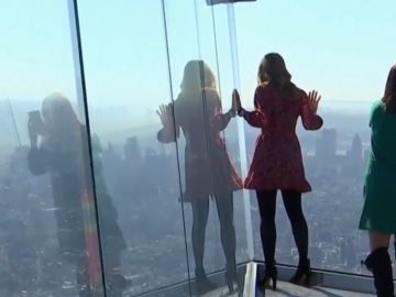 Un mirador transparente en el piso 100