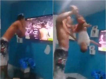 Un padre zarandea a su hijo para celebrar un gol de su equipo
