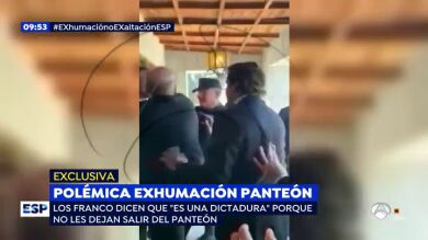 Las imágenes de los Franco retenidos por la Policía por la sospecha de que habían grabado la misa de Mingorrubio