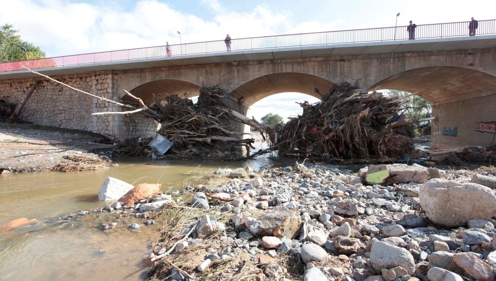 Aspecto del puente sobre el río Francolí a su paso por Montblanc