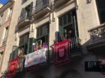 Ocupan el Ayuntamiento de Girona en protesta por la suspensión de parte de las fiestas patronales