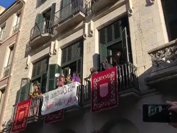 Ocupan el Ayuntamiento de Girona en protesta por la suspensión de parte de las fiestas patronales Ocupan el Ayuntamiento de Girona en protesta por la suspensión de parte de las fiestas patronales