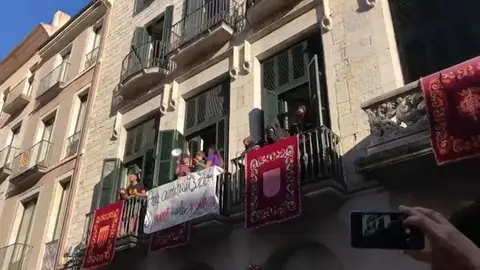 Ocupan el Ayuntamiento de Girona en protesta por la suspensión de parte de las fiestas patronales Ocupan el Ayuntamiento de Girona en protesta por la suspensión de parte de las fiestas patronales
