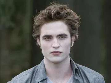 Robert Pattinson como Edward Cullen en 'Crepúsculo' Robert Pattinson como Edward Cullen en 'Crepúsculo'