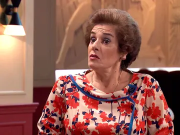 Benigna le para los pies al ansia de Manolita Benigna le para los pies al ansia de Manolita