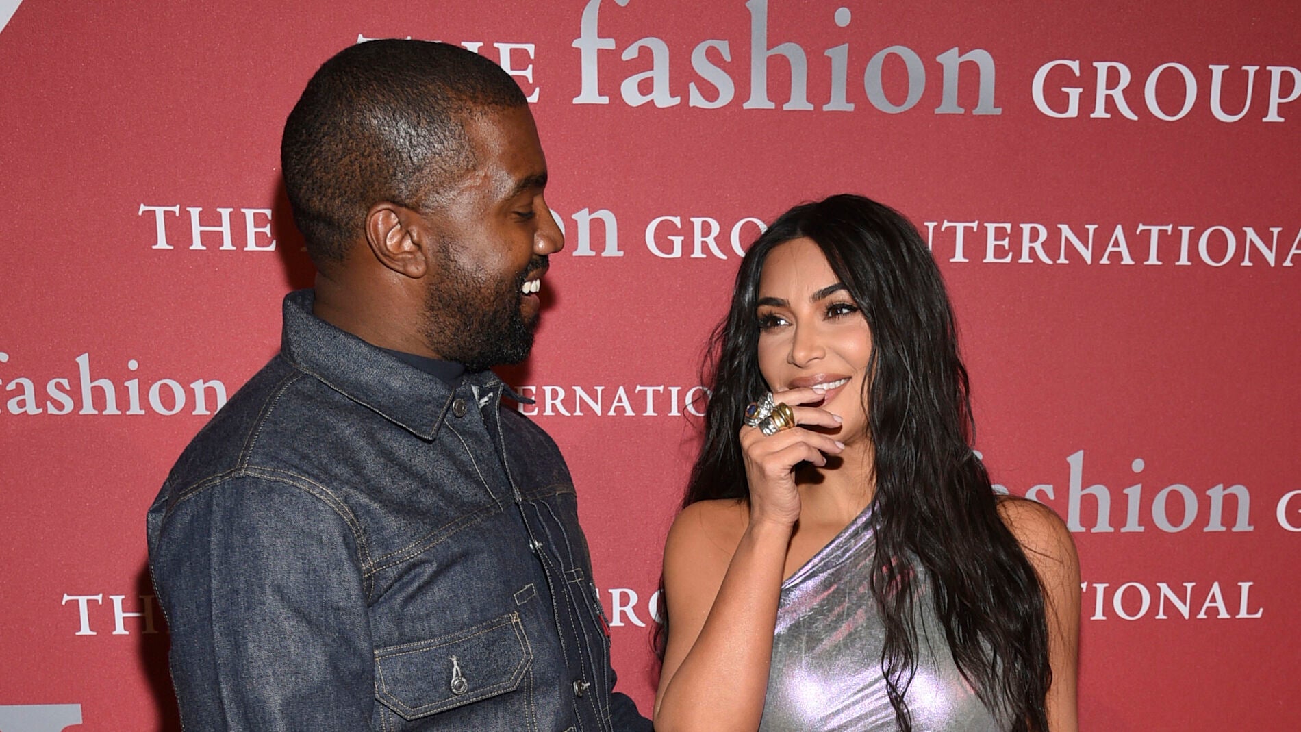 Las risas c&oacute;mplices de Kim Kardashian y Kanye West
