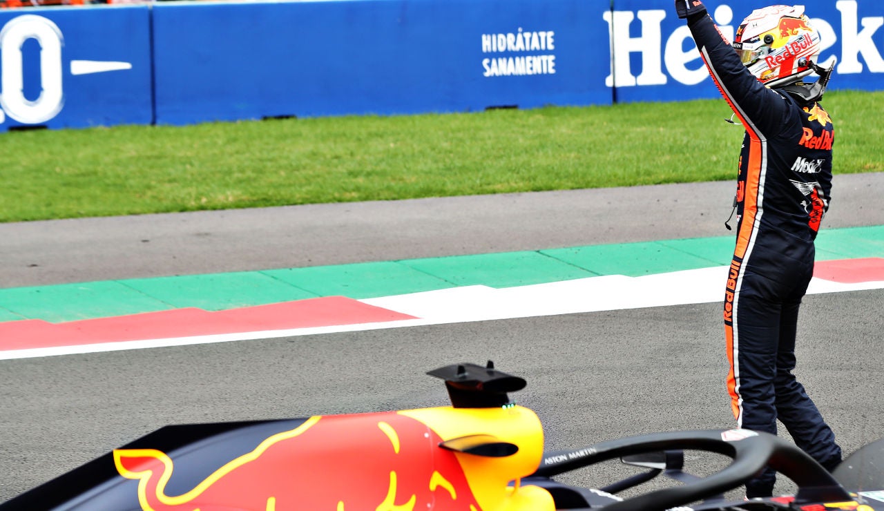 Verstappen celebra su pole en México Verstappen celebra su pole en México