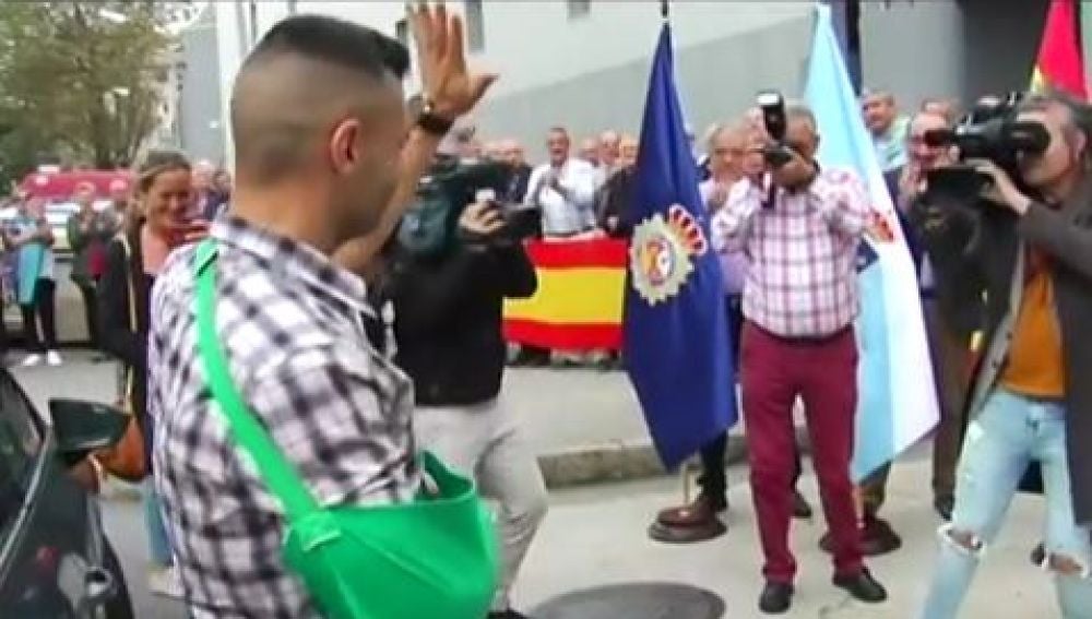 Ángel, el policía que ha sido recibido por los suyos en Galicia