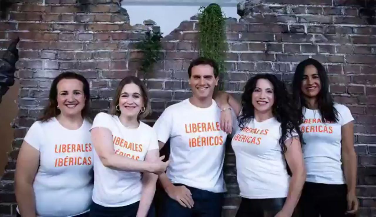 Ciudadanos responde a Sánchez por llarmales "Liberales ibéricos": "Tú no sabes distinguir el jamón de la mortadela" Ciudadanos responde a Sánchez por llarmales "Liberales ibéricos": "Tú no sabes distinguir el jamón de la mortadela"