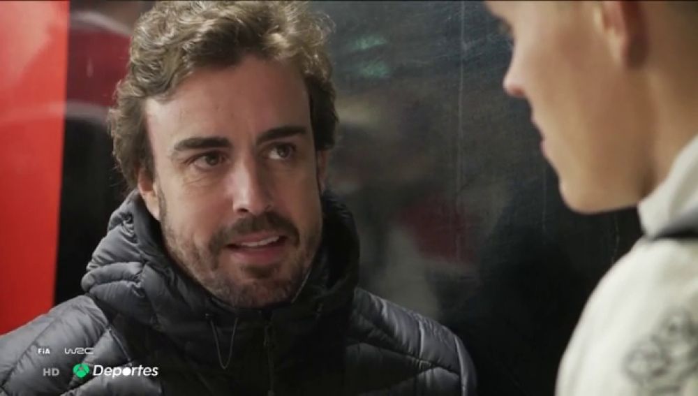 Fernando Alonso se pasa por el Rally de Cataluña y pide consejos para el Dakar