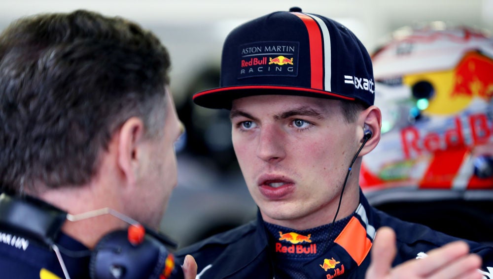 Verstappen habla con Christian Horner