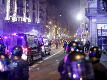 La concentración de CDR deriva en batalla campal en la Vía Laietana de Barcelona