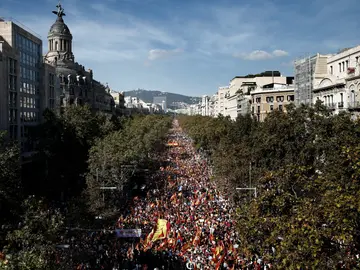 Miles de personas se concentran en el centro de Barcelona Miles de personas se concentran en el centro de Barcelona