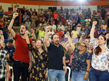 Iglesias insta a los partidos a presentar medidas contra la desaceleración Iglesias insta a los partidos a presentar medidas contra la desaceleración