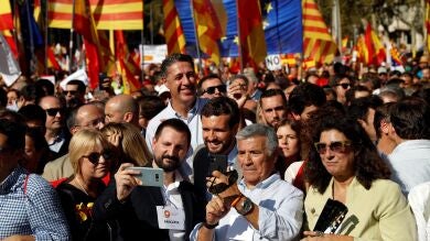 El PSOE pide retomar la convivencia en Cataluña y PP y Cs piden a Sánchez que se aleje de Torra 