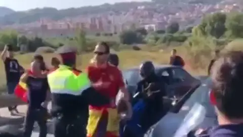 Miembros de los CDR cortan la N-340 de Barcelona y se enfrentan a los conductores Miembros de los CDR cortan la N-340 de Barcelona y se enfrentan a los conductores