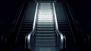 Escaleras de metro (archivo)