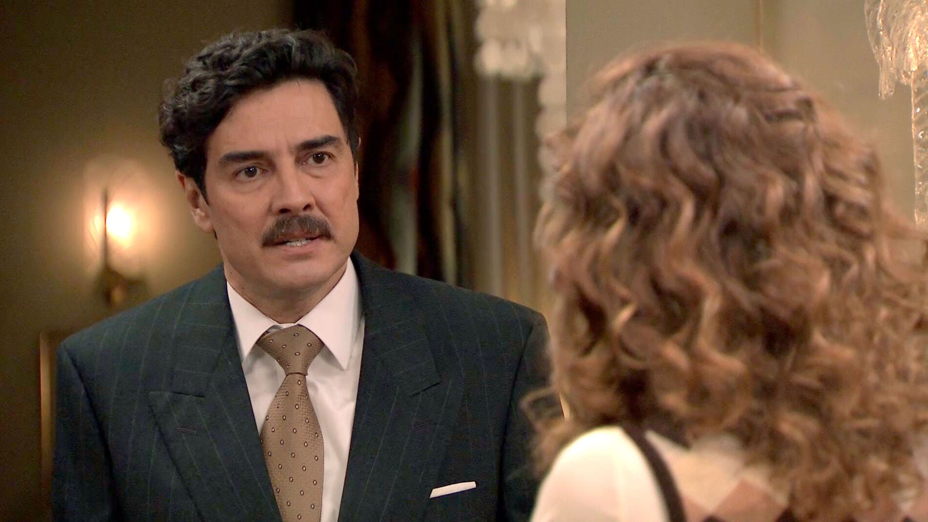 Armando le pide a Julia una última oportunidad en su matrimonio