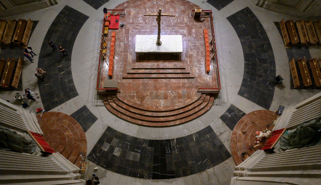 El Gobierno distribuye las fotografías que reflejan cómo ha quedado la Basílica del Valle de los Caídos después de la exhumación. El Gobierno distribuye las fotografías que reflejan cómo ha quedado la Basílica del Valle de los Caídos después de la exhumación.