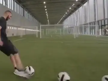 Benzema durante el reto Benzema durante el reto