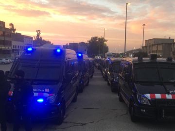 Despliegue policial en la AP7, a la altura de La Jonquera