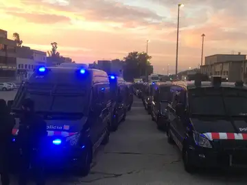 Despliegue policial en la AP7, a la altura de La Jonquera Despliegue policial en la AP7, a la altura de La Jonquera