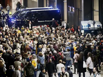 Los Mossos restringen los accesos a la estación de Sants ante la protesta de los CDR Los Mossos restringen los accesos a la estación de Sants ante la protesta de los CDR