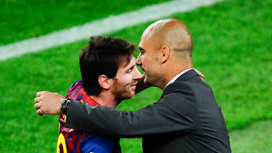 Messi y Guardiola se abrazan Messi y Guardiola se abrazan