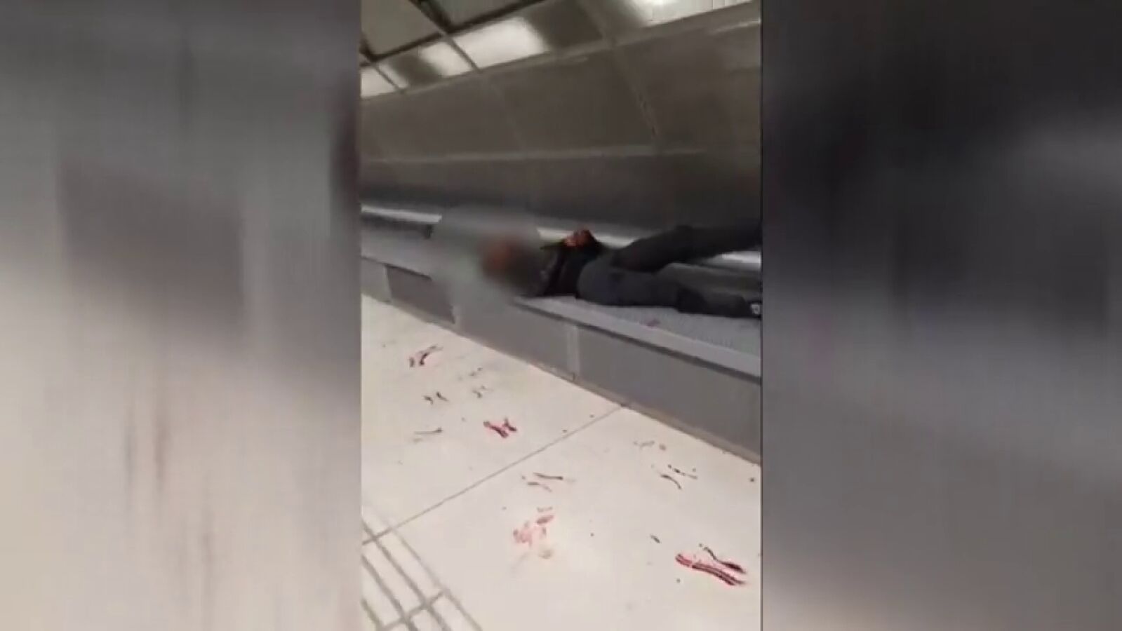 Una multitudinaria pelea con palos y armas blancas deja al menos un degollado en Badalona
